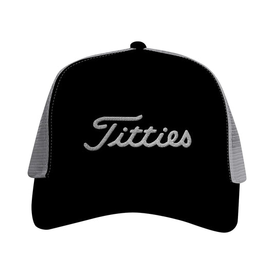 Svart keps med texten Titties istället för Titleist. Rolig keps, golfkeps.